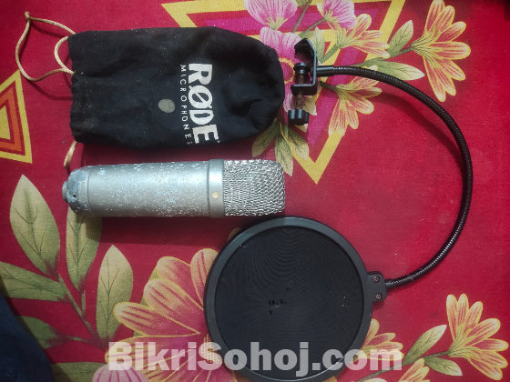 Rode nt1a studio condenser microphone